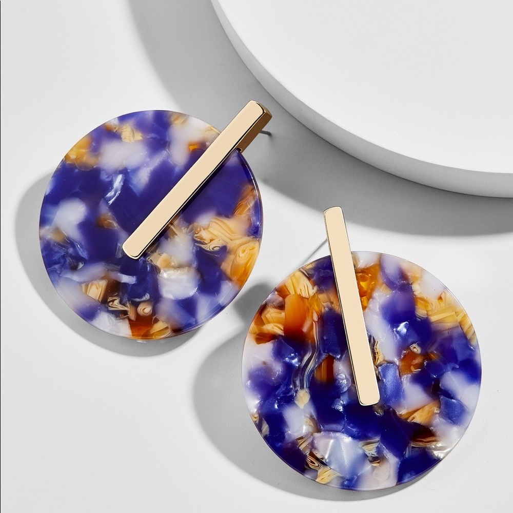 NWT Dara Resin Drop Earring